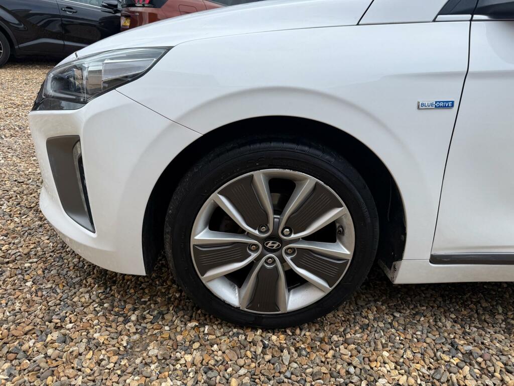 Hyundai Ioniq   #16