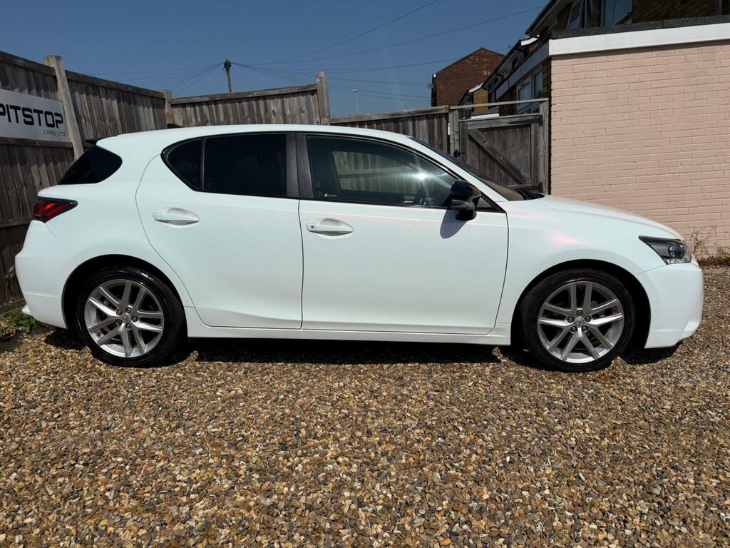 Lexus CT Advance White #5