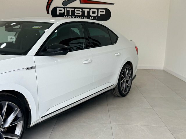 Skoda Superb Tsi Sportline Plus Hatchback White #3