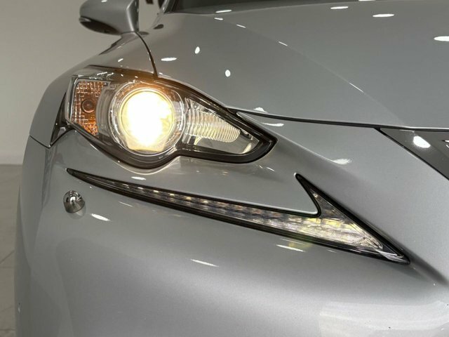 Lexus IS 2.5 300H Sport Red #21
