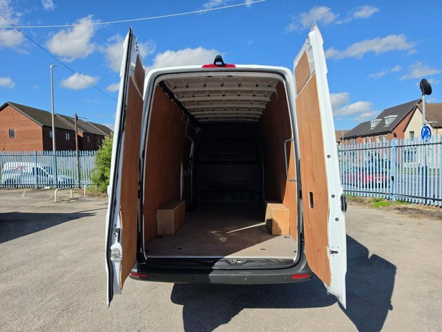 Mercedes-Benz Sprinter 2L Progressive White #7