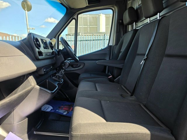 Mercedes-Benz Sprinter 2L Progressive White #18