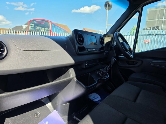 Mercedes-Benz Sprinter 2L Progressive White #17