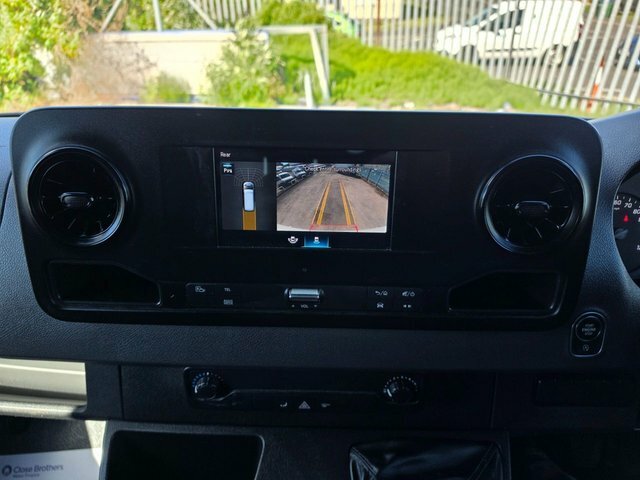 Mercedes-Benz Sprinter 2L Progressive White #16