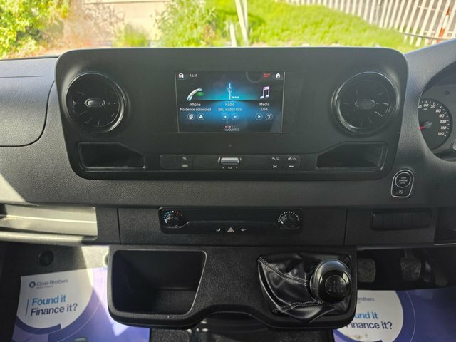 Mercedes-Benz Sprinter 3.5T H2 Premium Van White #14