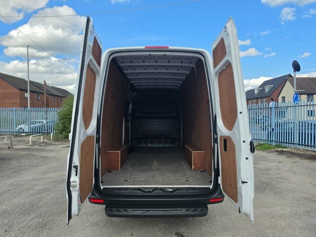 Mercedes-Benz Sprinter 3.5T H2 Premium Van White #7