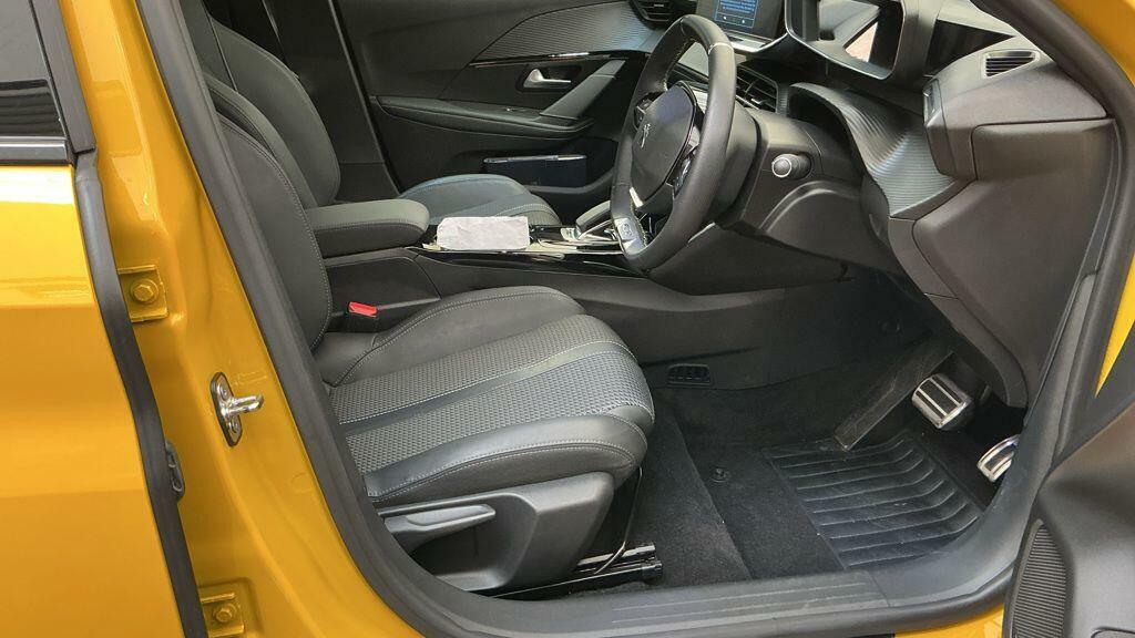 Peugeot e-208 208 Gt Line Ev Red #9