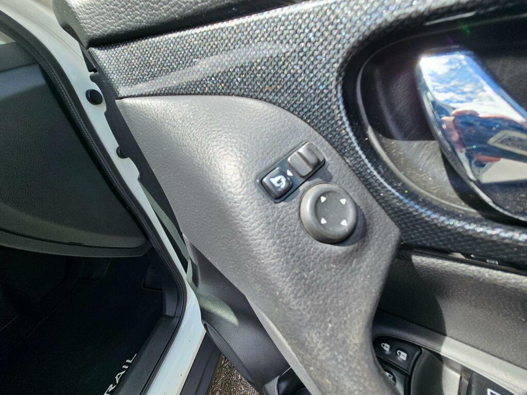 Nissan X-Trail N-tec White #39