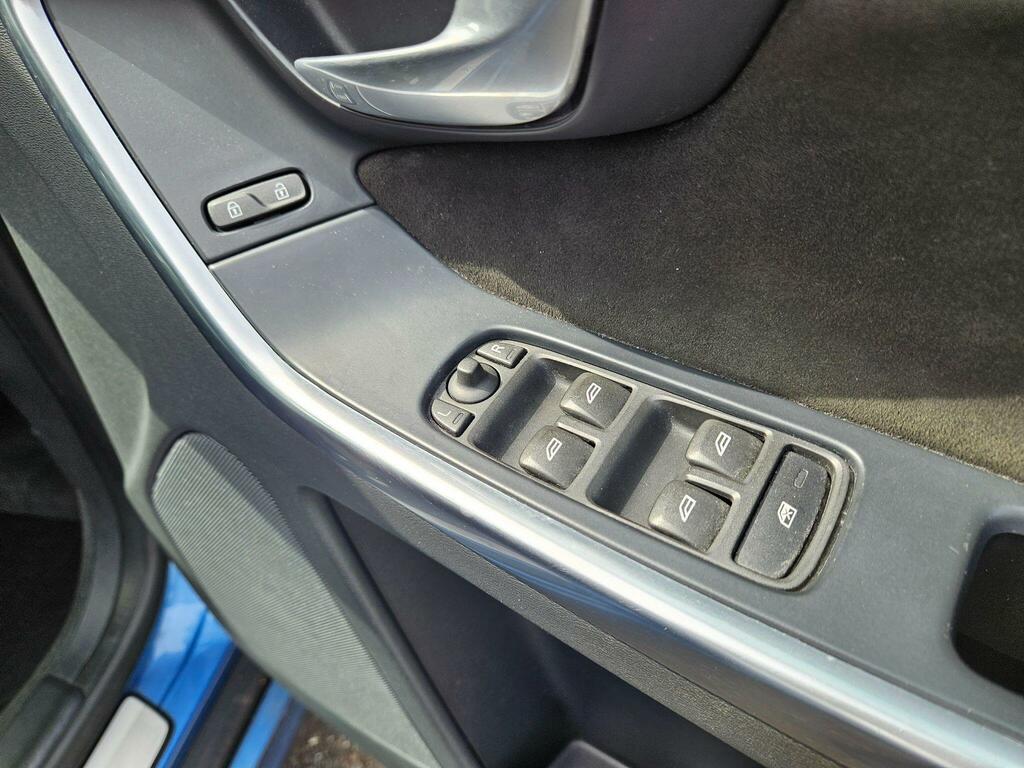 Volvo XC60 2.0 D4 R-design Lux Black #39