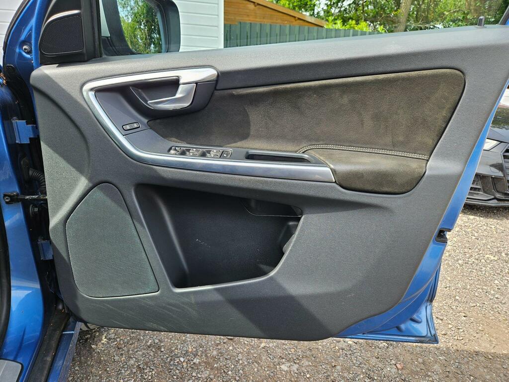 Volvo XC60 2.0 D4 R-design Lux Black #37
