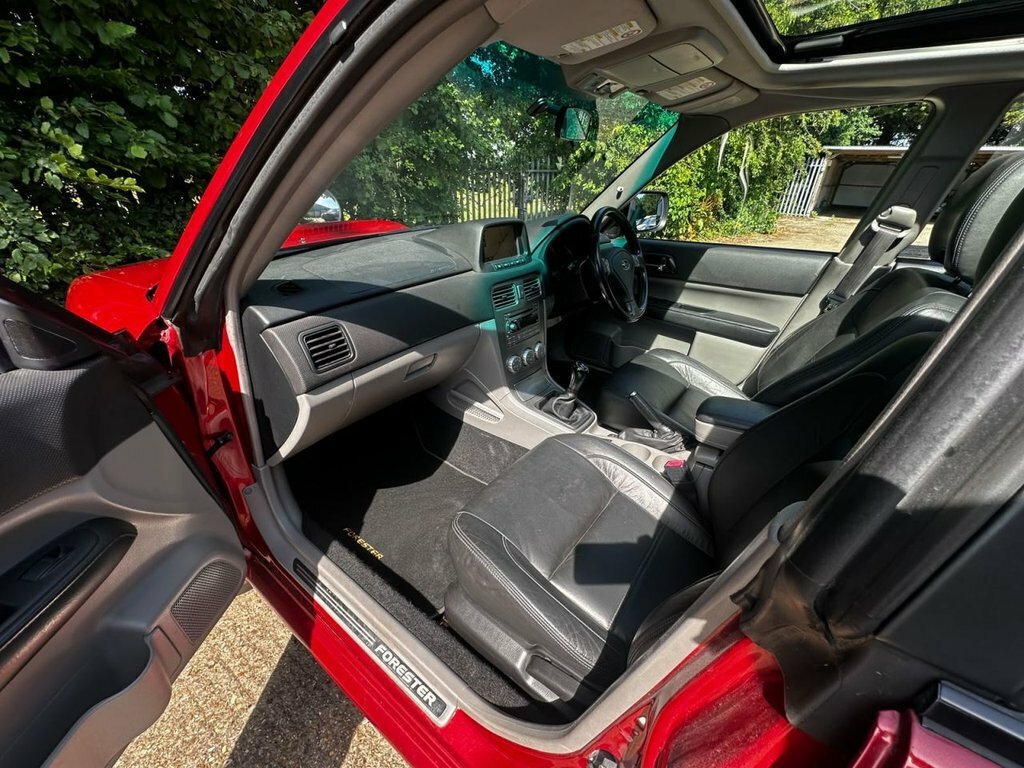 Subaru Forester 2.0 X White #23