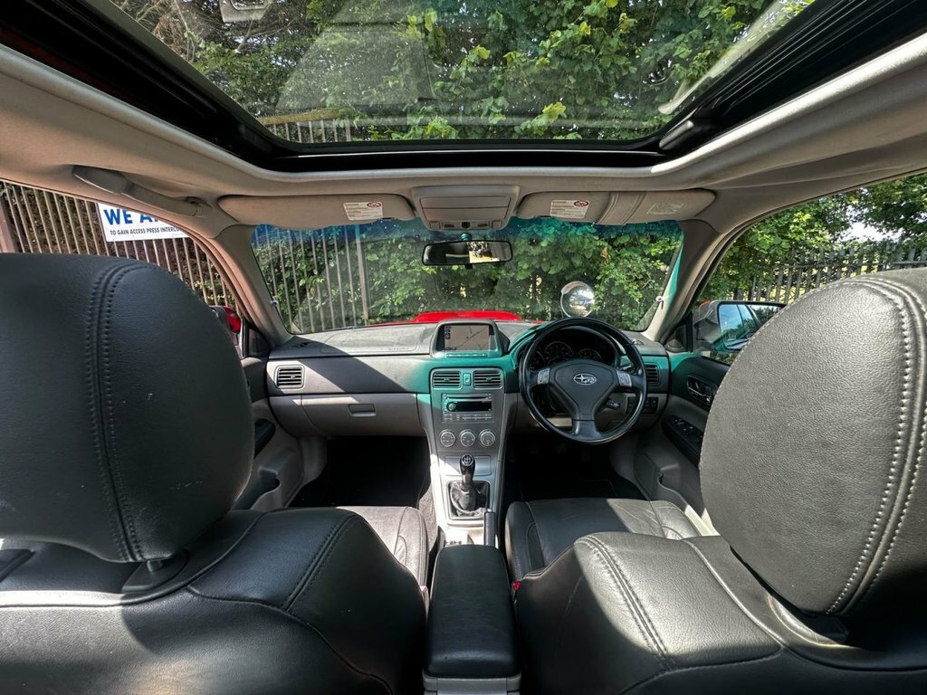 Subaru Forester 2.0 X White #17