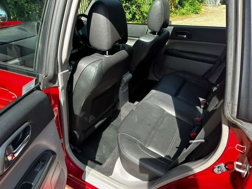 Subaru Forester 2.0 X White #24