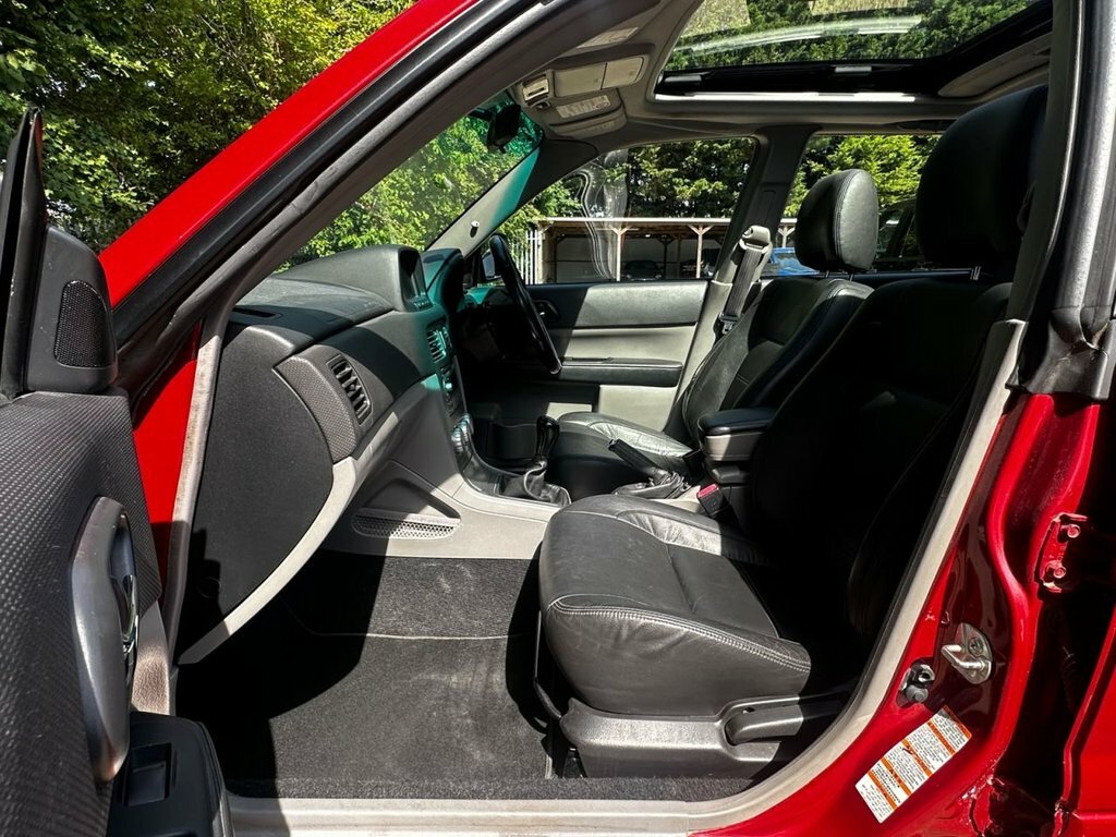Subaru Forester 2.0 X White #22