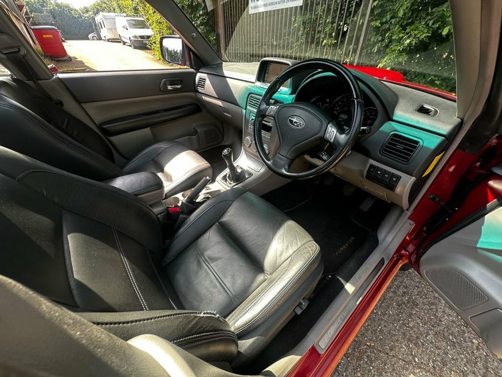 Subaru Forester 2.0 X White #20