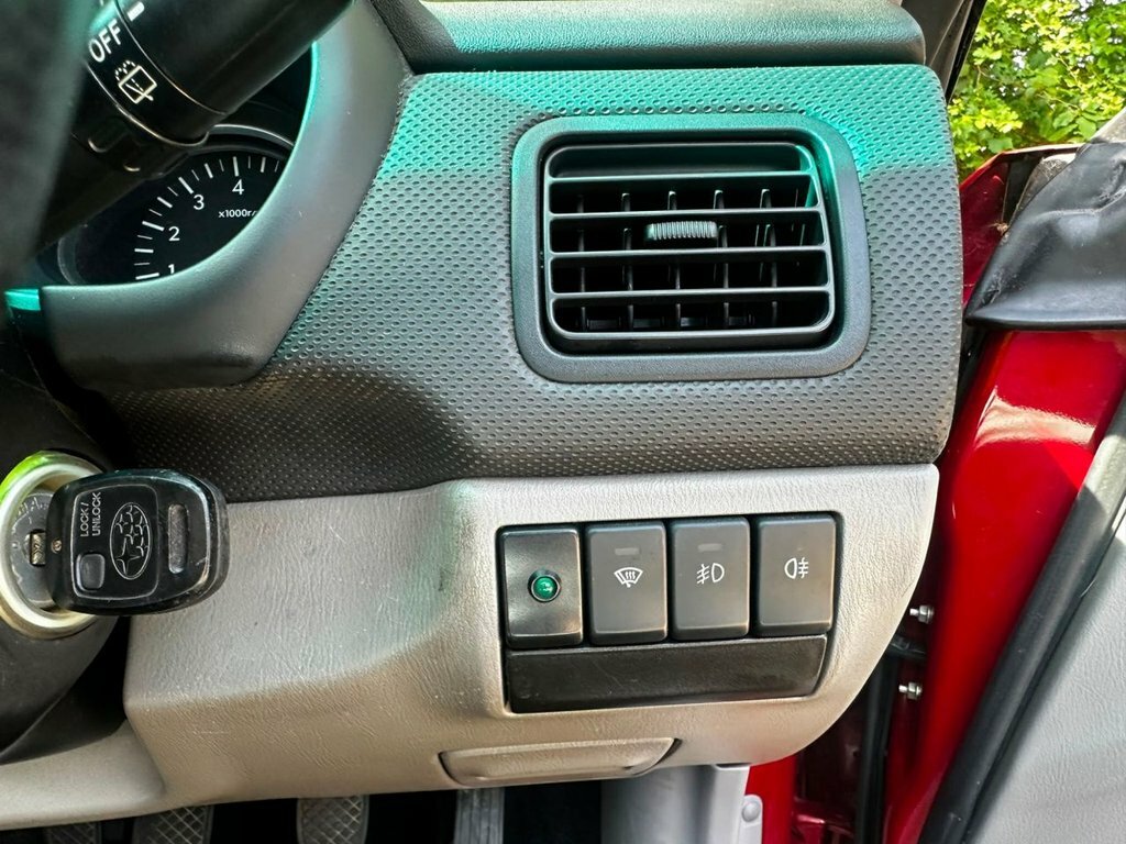 Subaru Forester 2.0 X White #35