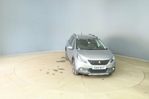 Peugeot 2008 1.2 Puretech Allure Start Stop Black #1