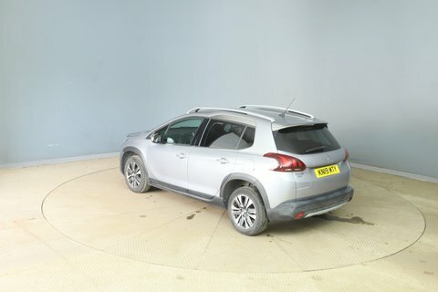 Peugeot 2008 1.2 Puretech Allure Start Stop Black #3