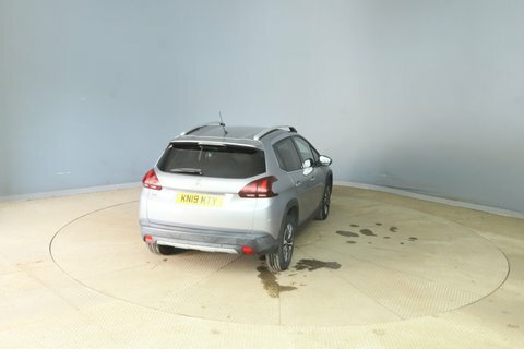 Peugeot 2008 1.2 Puretech Allure Start Stop Black #4