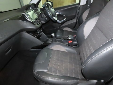 Peugeot 2008 1.2 Puretech Allure Start Stop Black #7