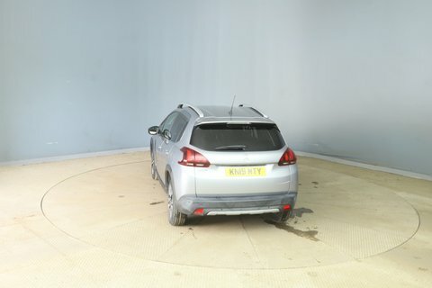 Peugeot 2008 1.2 Puretech Allure Start Stop Black #2
