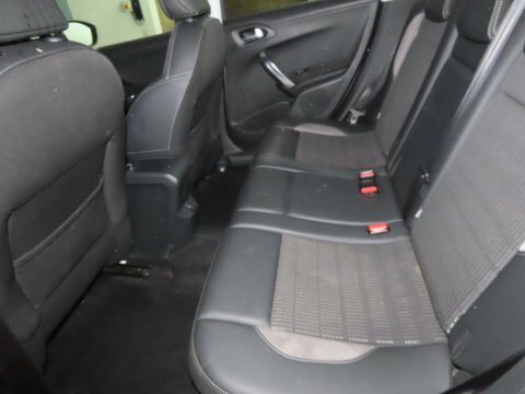 Peugeot 2008 1.2 Puretech Allure Start Stop Black #5