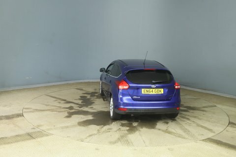 Ford Focus Petrol White #4
