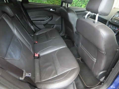 Ford Focus Petrol White #8