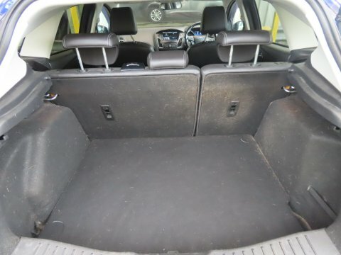 Ford Focus Petrol White #9