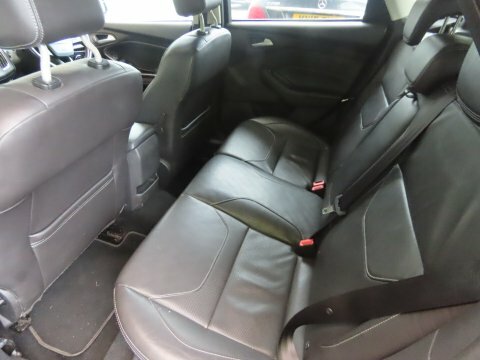 Ford Focus Petrol White #7