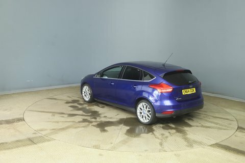 Ford Focus Petrol White #5