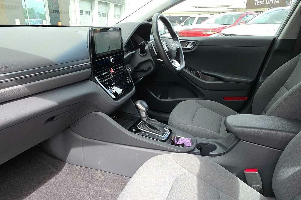 Hyundai Ioniq 1.6 Gdi Plug-in Hybrid Premium Dct White #2
