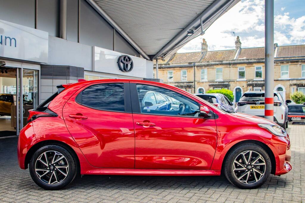 Toyota Yaris 1.5 Vvt-h Design E-cvt Euro 6 Ss VN73KFK Red #3