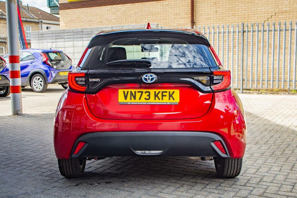 Toyota Yaris 1.5 Vvt-h Design E-cvt Euro 6 Ss VN73KFK Red #4