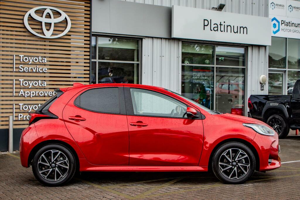 Toyota Yaris 1.5 Vvt-h Design E-cvt Euro 6 Ss Red #3