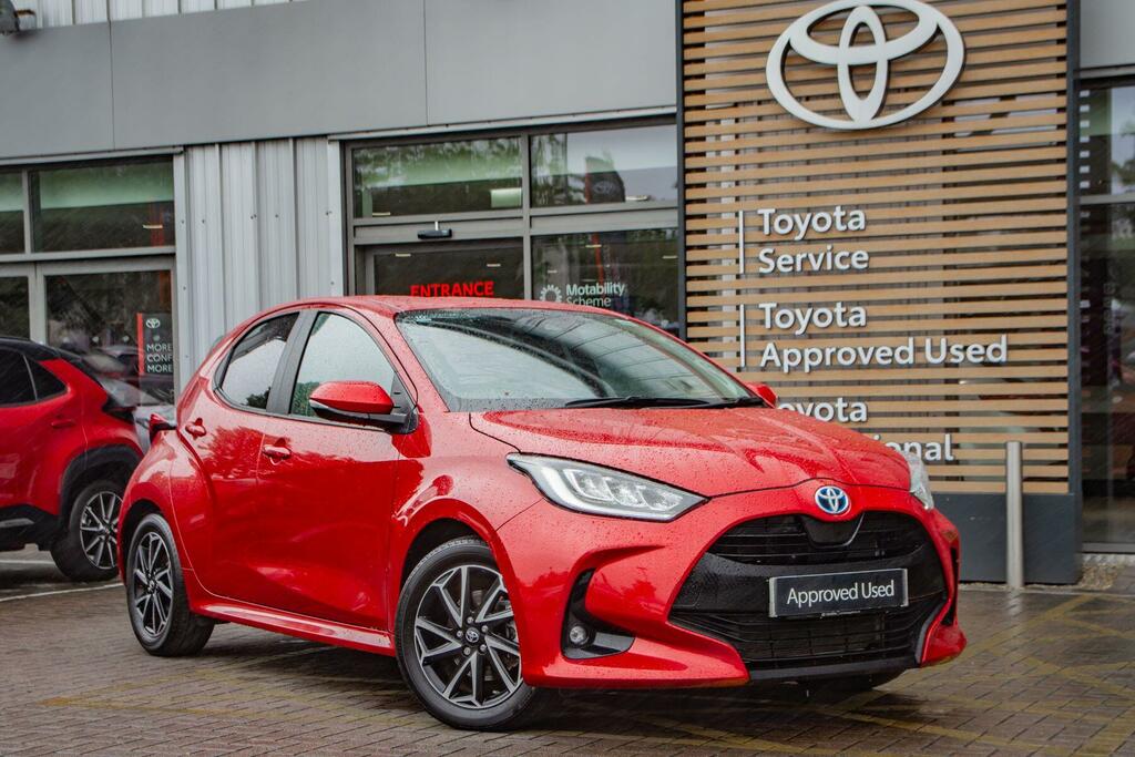 Toyota Yaris 1.5 Vvt-h Design E-cvt Euro 6 Ss Red