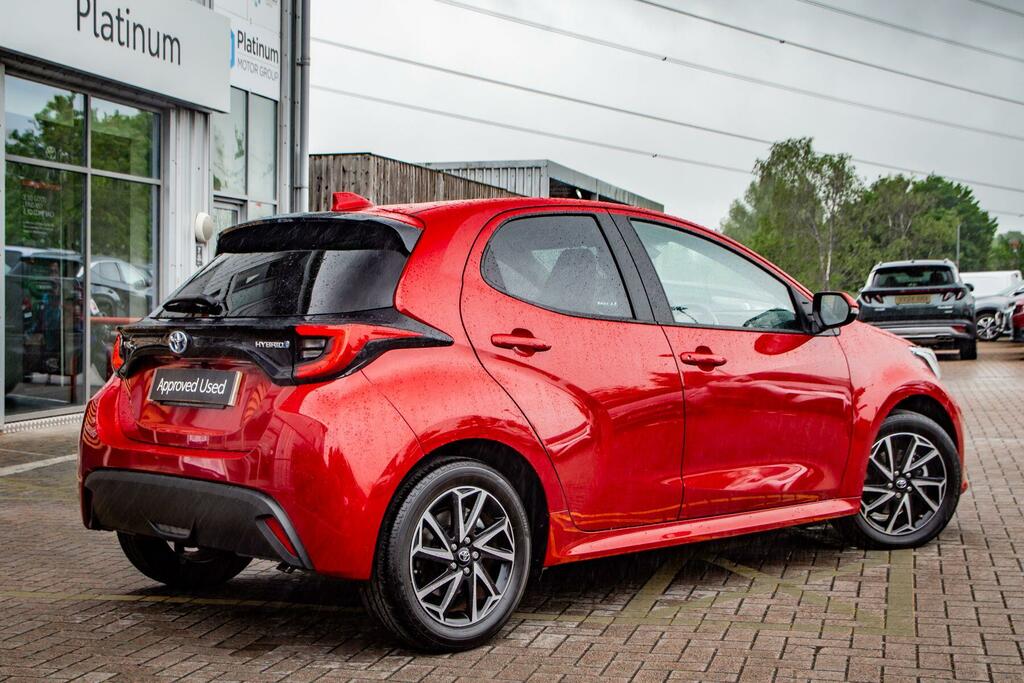 Toyota Yaris 1.5 Vvt-h Design E-cvt Euro 6 Ss Red #2