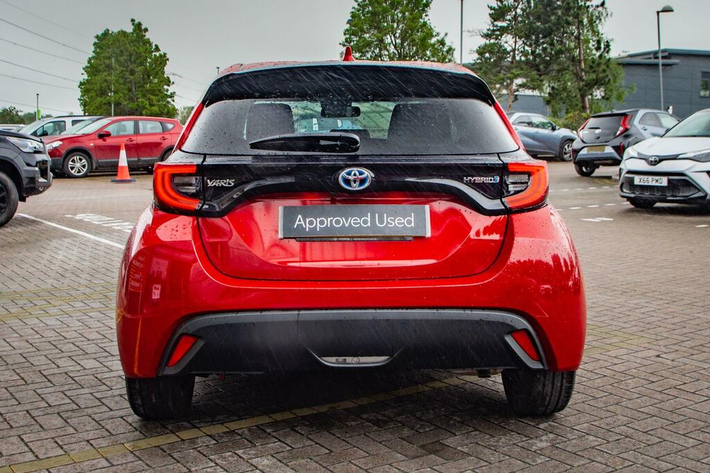 Toyota Yaris 1.5 Vvt-h Design E-cvt Euro 6 Ss Red #4