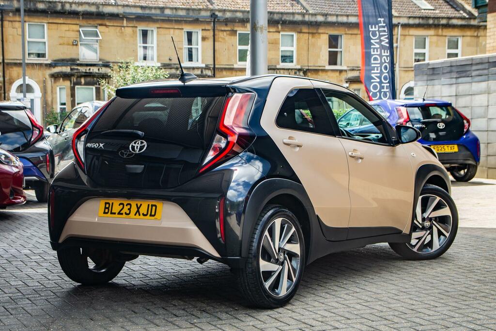 Toyota Aygo X 1.0 Vvt-i Edge Euro 6 Ss Beige #2