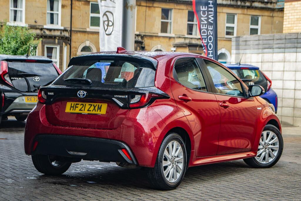 Toyota Yaris 1.5 Vvt-h Icon E-cvt Euro 6 Ss Red