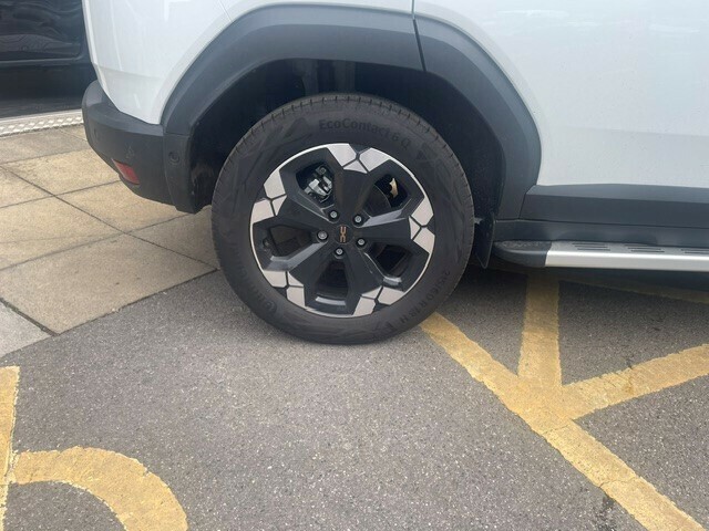 Dacia Duster Estate Extreme White #3