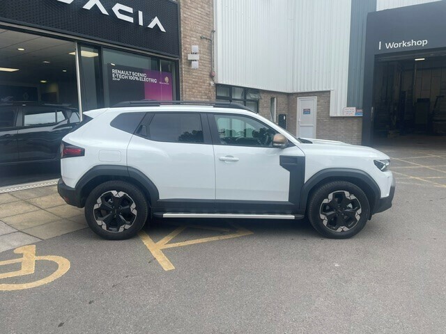 Dacia Duster Estate Extreme White #2