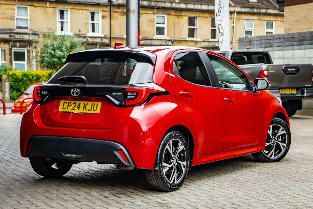 Toyota Yaris 1.5 Vvt-h Design E-cvt Euro 6 Ss CP24KJU Red #2