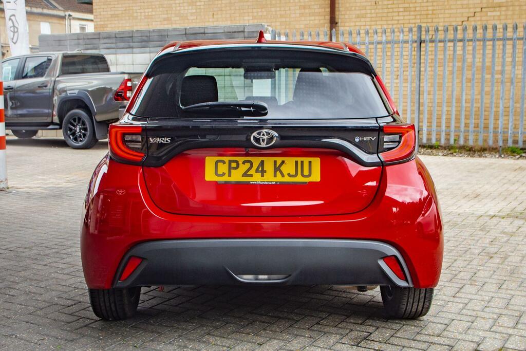 Toyota Yaris 1.5 Vvt-h Design E-cvt Euro 6 Ss CP24KJU Red #4
