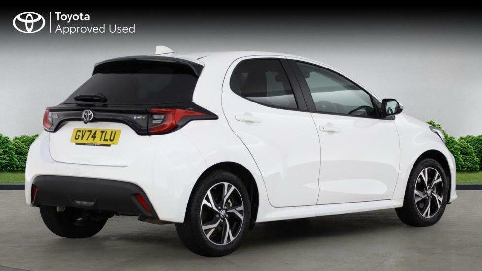 Toyota Yaris 1.5 Vvt-h Design Hatchback Hybrid E-cvt White #2