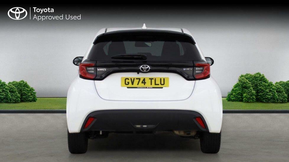 Toyota Yaris 1.5 Vvt-h Design Hatchback Hybrid E-cvt White #3