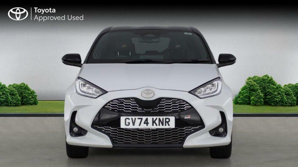 Toyota Yaris 1.5 Vvt-h Gr Sport Hatchback Hybrid E-c Grey #4