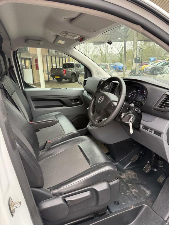 Vauxhall Vivaro 1.5 Turbo D 2700 Dynamic Panel Van 6Dr Manu White #10
