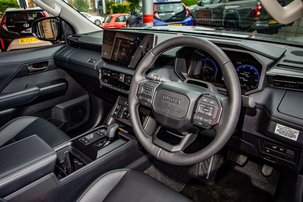 Toyota HILUX 59.2Kwh Invincible Awd  #3