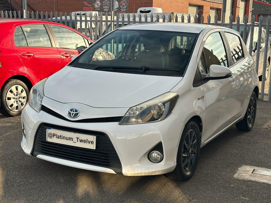 Toyota Yaris 1.5 Vvt-h Trend Cvt Euro 5 White #4